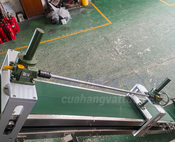 vít me nâng hạ băng tải công nghiệp