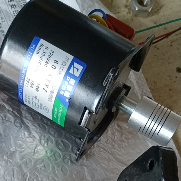 động cơ ac đồng bộ lắp với khớp nối trục