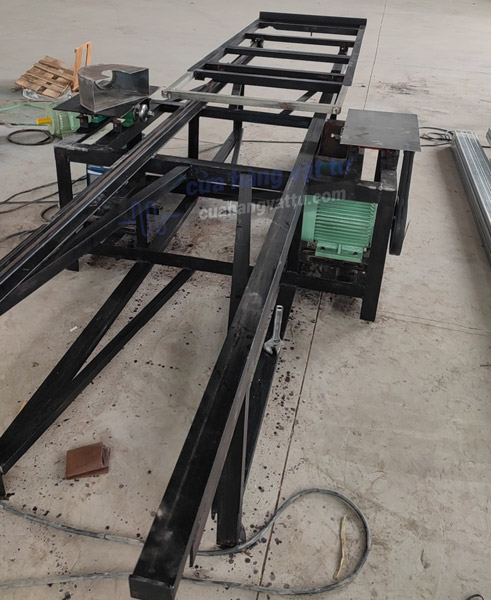 làm máy cưa bàn trượt