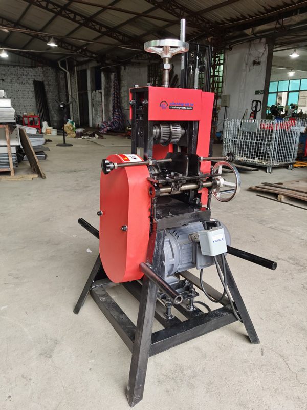 máy bóc vỏ dây điện trung thế