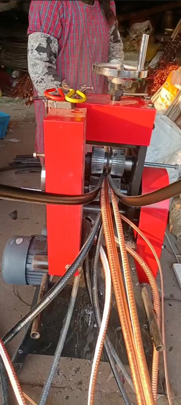 máy bóc vỏ dây điện tự động