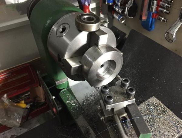 tiện chi tiết tròn trên máy tiện mini