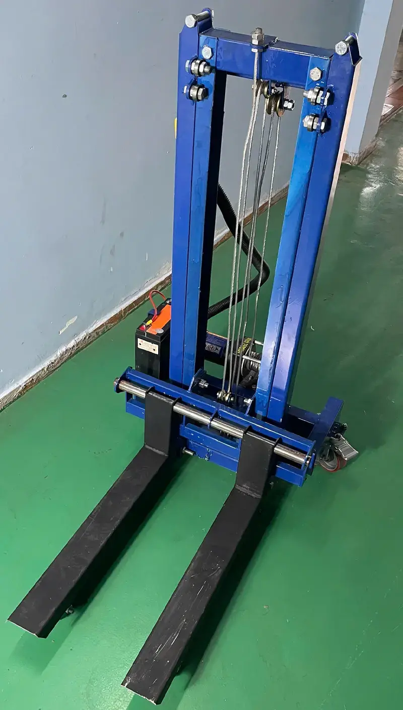 xe nâng tời điện kéo